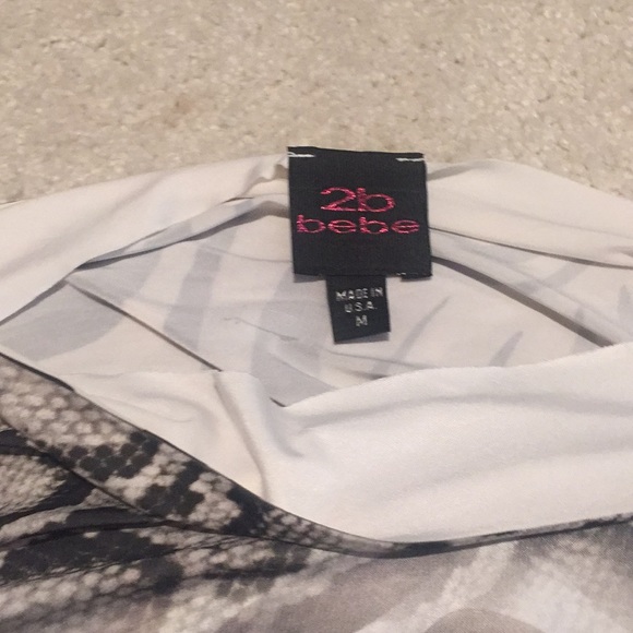 2B silky semi sleeveless form fitting Top - M - Picture 2 of 2